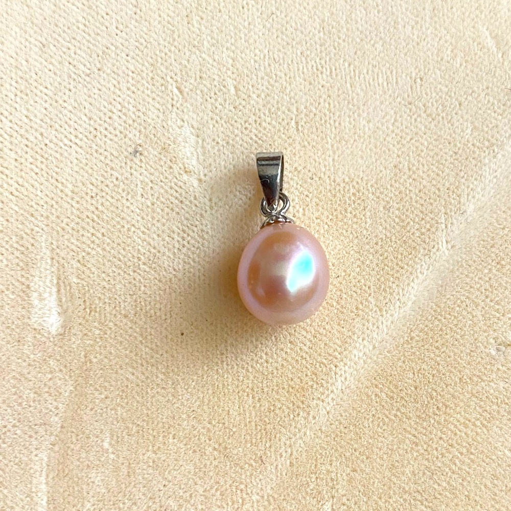 Pink pearl pendant